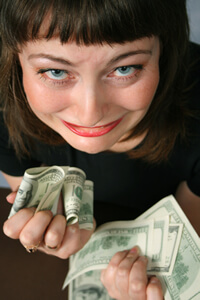 photo: tennessee woman holding cash alimony