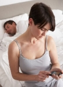 photo: married woman in online adultery